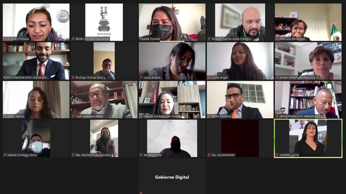 #Video Síndica de Naucalpan pide su ropa durante sesión de cabildo