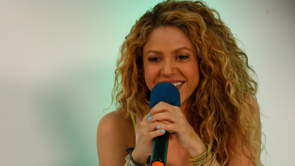 Denuncian que acompañantes de Shakira “intimidaron” a fotógrafo en España