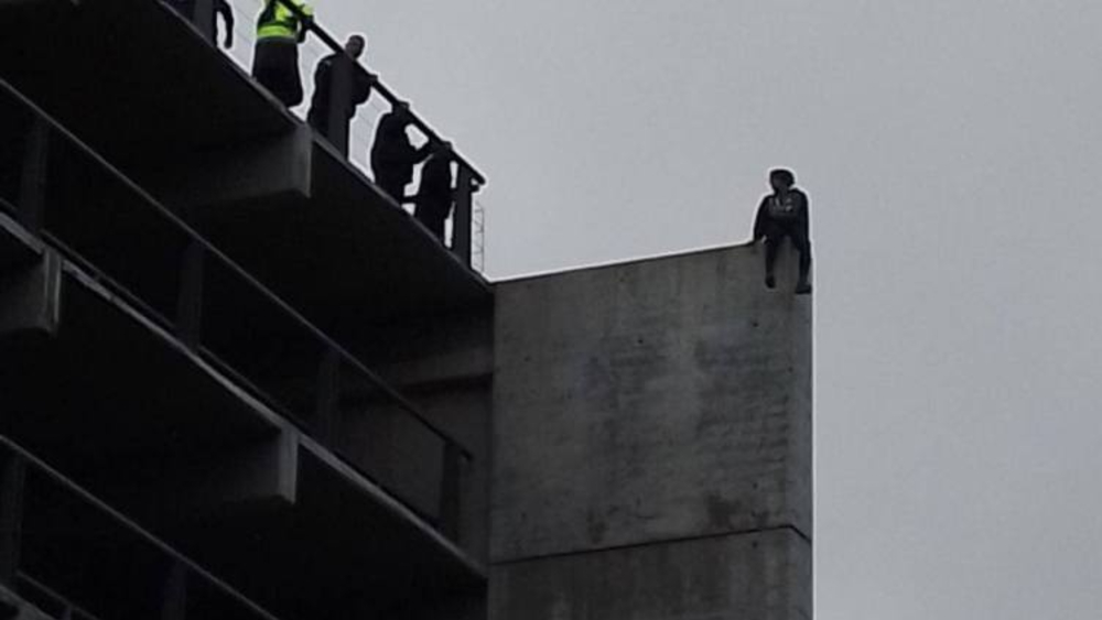 Hombre se suicida en plaza comercial de Zapopan, Jalisco