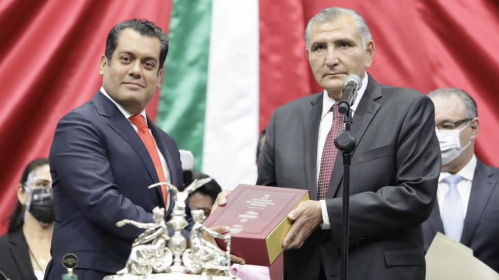 Secretario de Gobernación entrega al Congreso el Tercer informe de AMLO