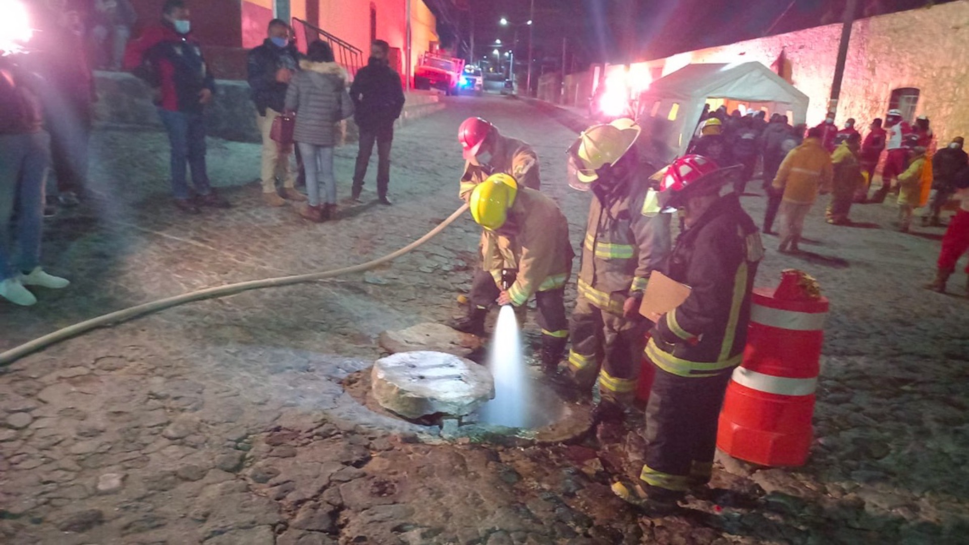 Toma clandestina provoca desalojo de 300 personas en Hidalgo