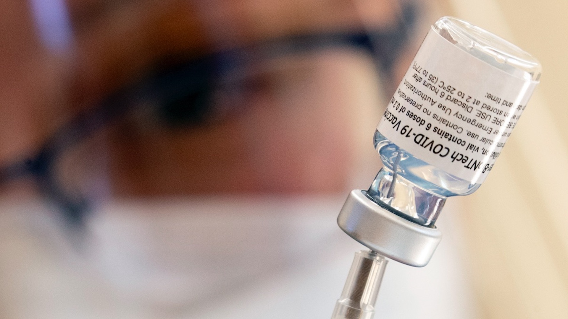 Publican lineamientos para vacunar a menores en riesgo; aplicarán Pfizer