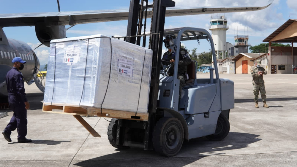 Honduras recibe segunda donación de 150 mil vacunas anticovid enviadas por México