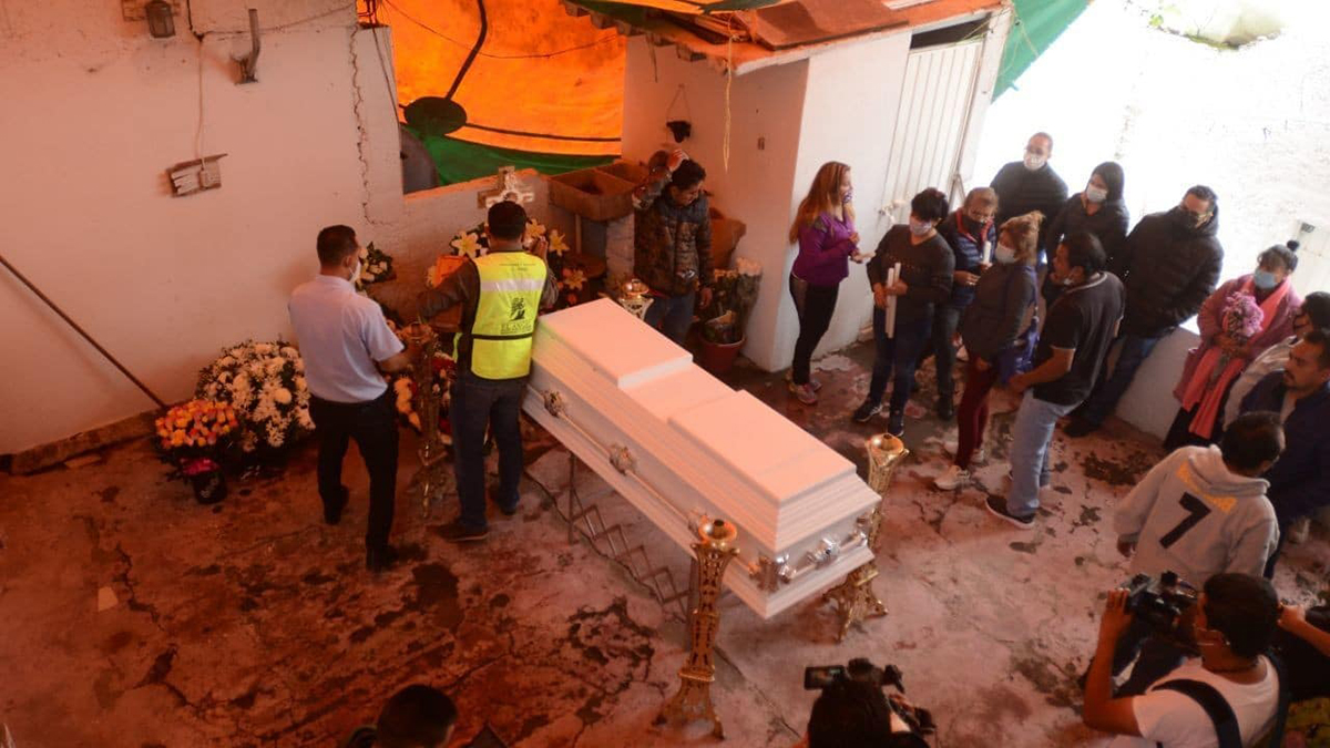 Dan último adiós a Ana Karen, joven arrastrada por inundaciones en Tlalnepantla - velorio-de-ana-karen