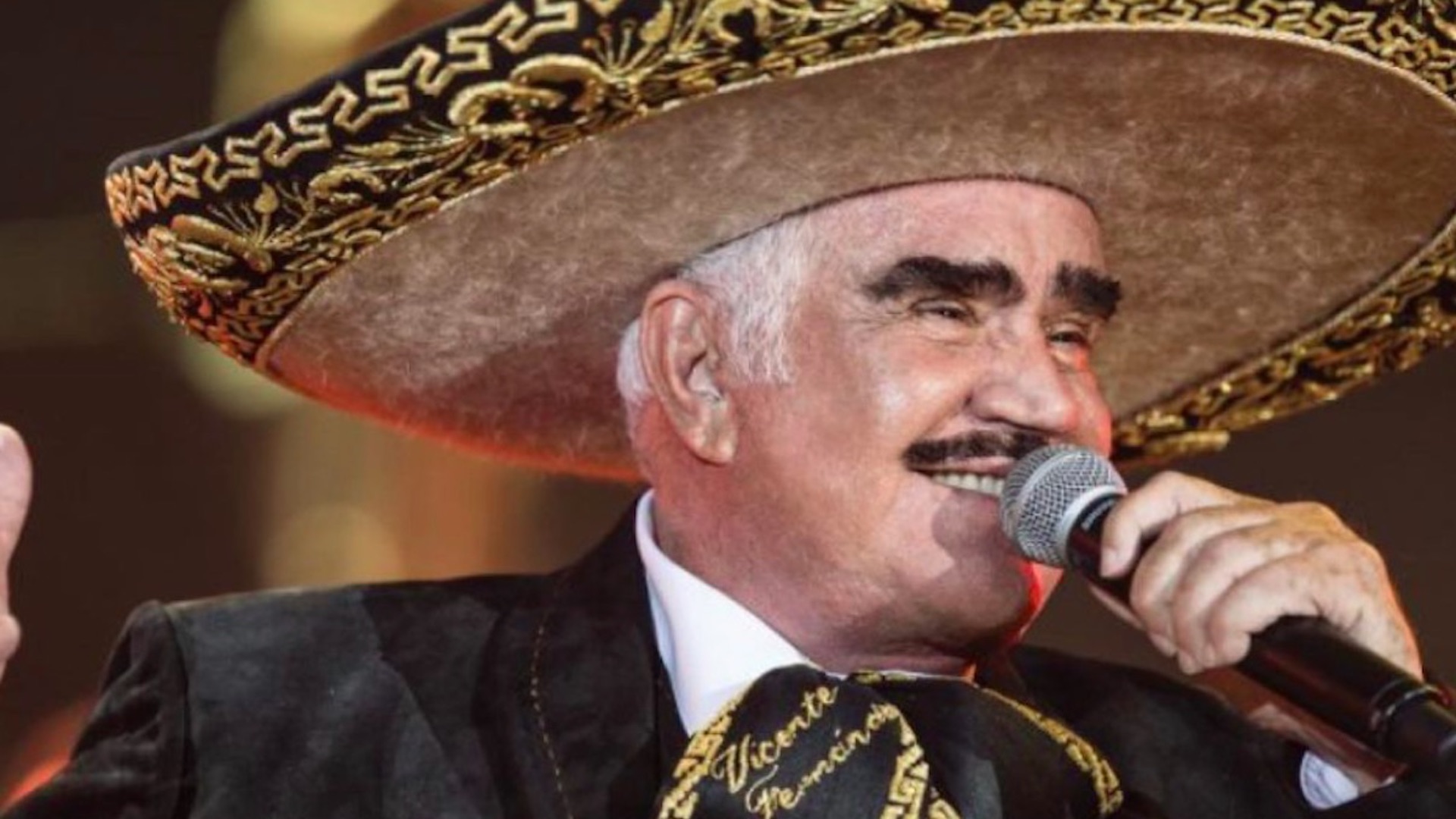 Vicente Fernández regresa a terapia intensiva; padece neumonía Vicente Fernández regresa a terapia intensiva; padece neumonía