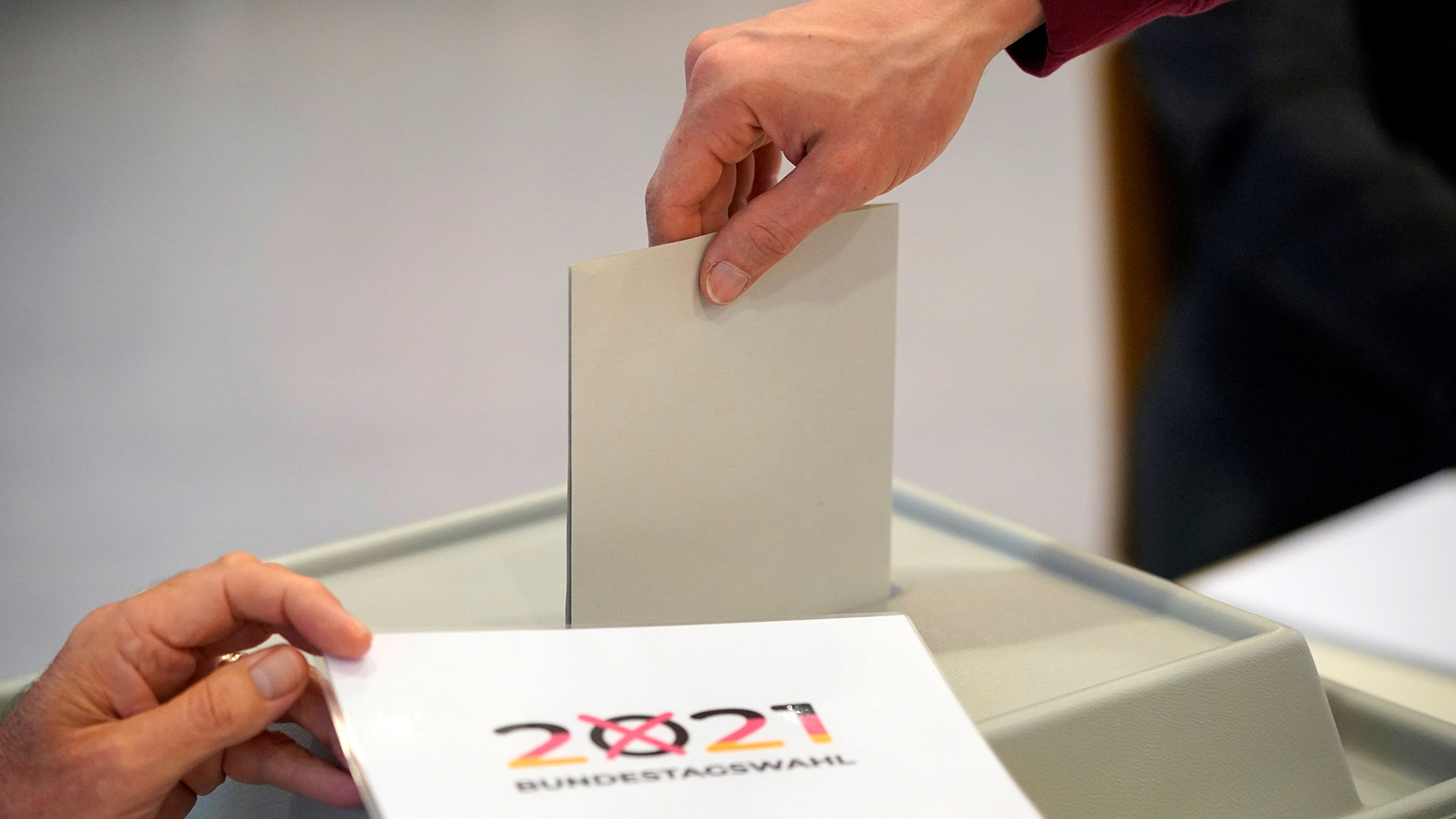 Alemania celebra elecciones generales para poner fin a "era Merkel" - votacion-en-alemania