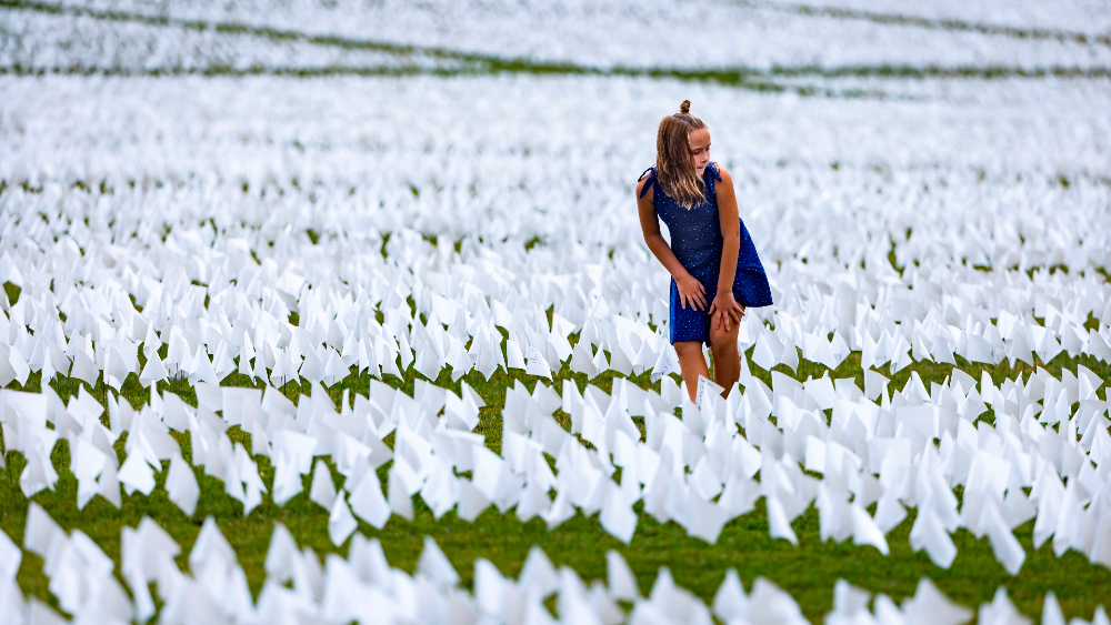 EE.UU. honra a muertos por COVID-19 con 600 mil banderas blancas - washington-eeuu-muertos-covid-banderas-blancas-2