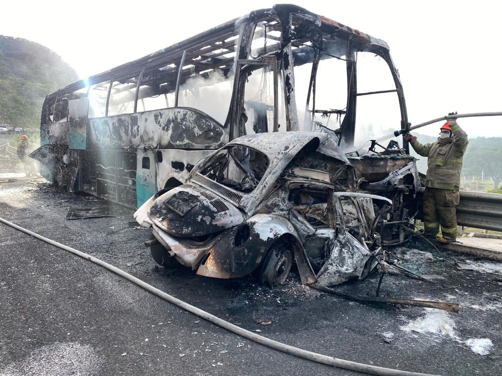 Estudiantes de Ayotzinapa chocan contra vehículo en Guerrero; 2 muertos - whatsapp-image-2021-09-18-at-040035