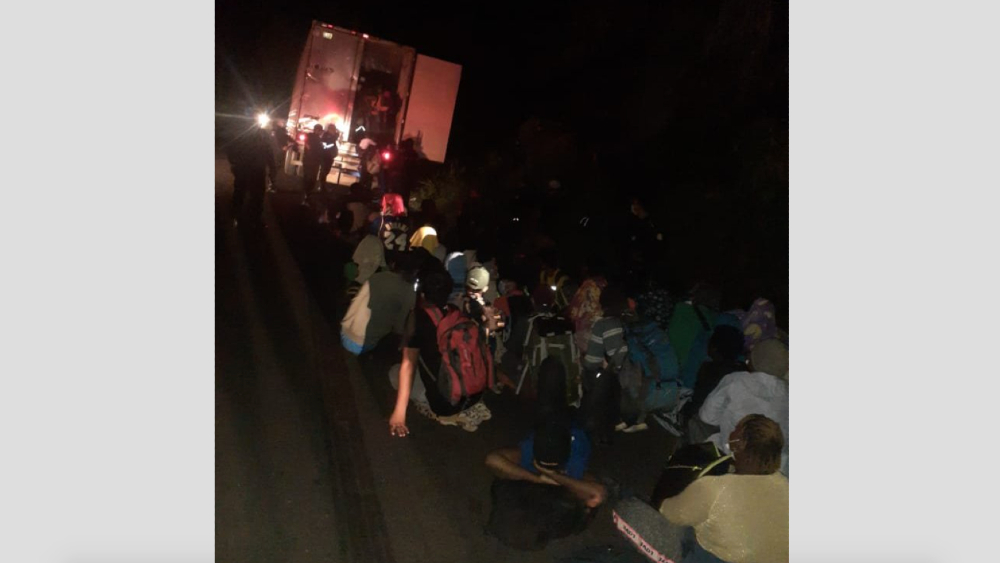 Rescatan en Guatemala a 126 migrantes abandonados