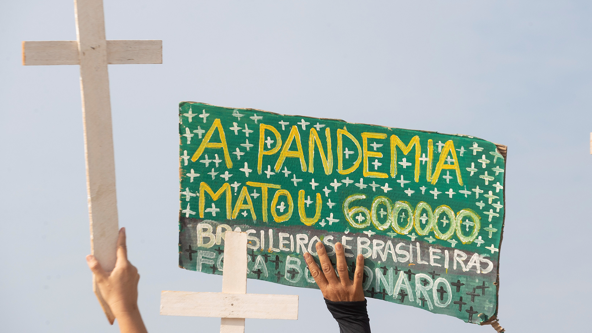 Brasil rebasa las 600 mil muertes por COVID-19