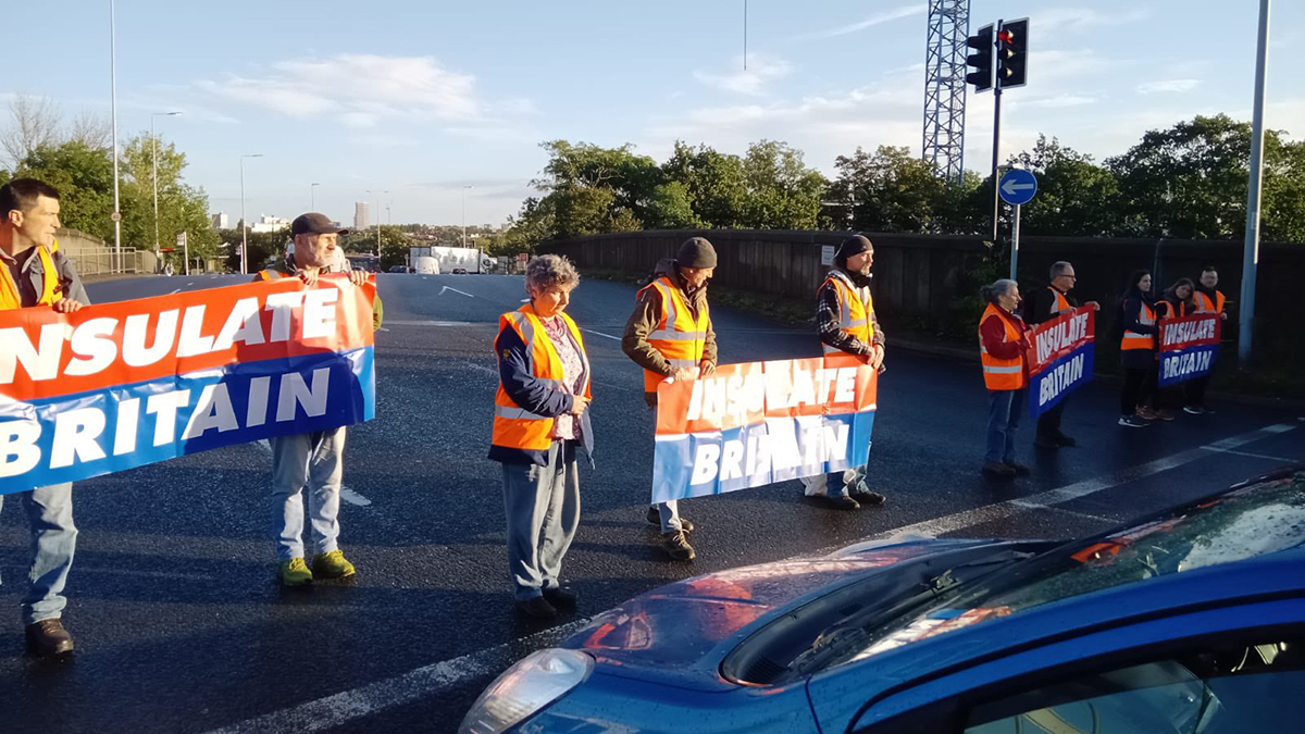 Johnson tilda de “roñosos irresponsables” a ecologistas que bloquean autopistas