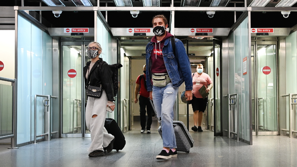 Reino Unido retira a todos los países de su lista roja de viajes Reino Unido retira a todos los países de su lista roja de viajes