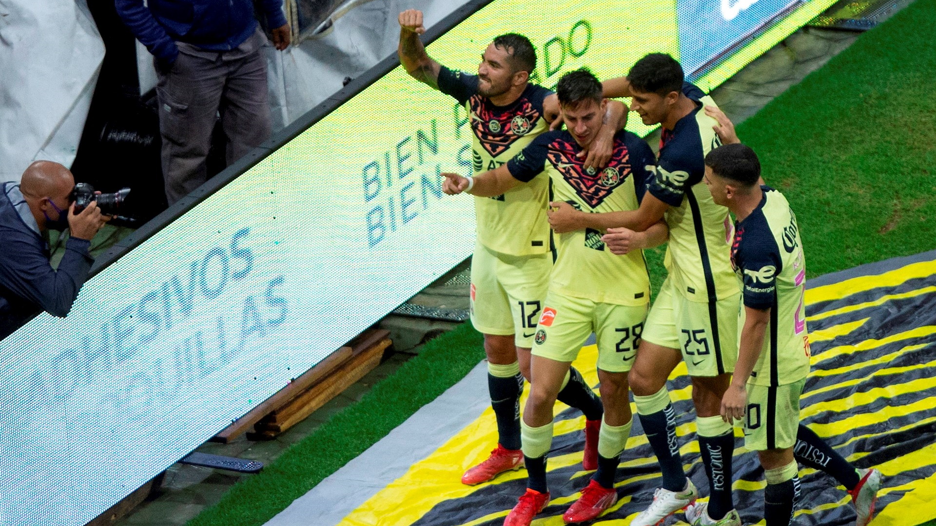 América vence a los Pumas y recupera el liderato del Apertura