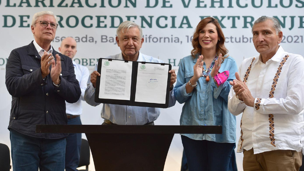 AMLO advierte que defenderá decreto para regularizar autos ‘chocolate’