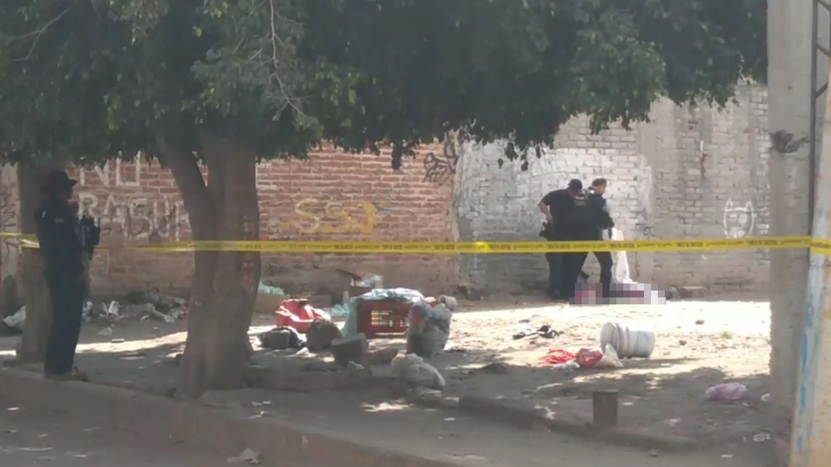 Asesinan en lote baldío de Irapuato a tres hombres y una mujer