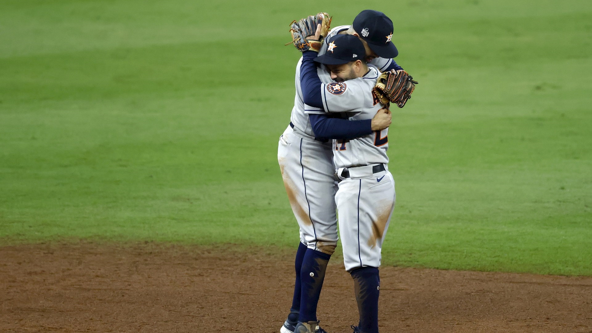 Se alarga la Serie Mundial; Astros ganan el quinto partido ante Braves