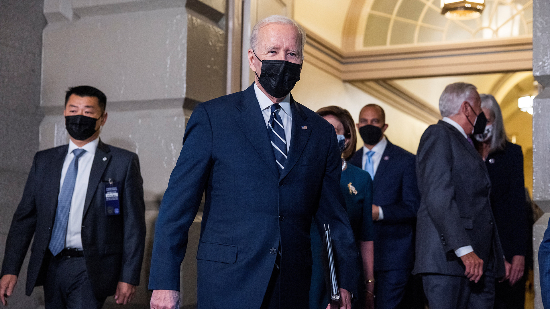 Biden rebaja a 1.75 billones su plan de gasto social para unir a demócratas Biden rebaja a 1.75 billones su plan de gasto social para unir a demócratas