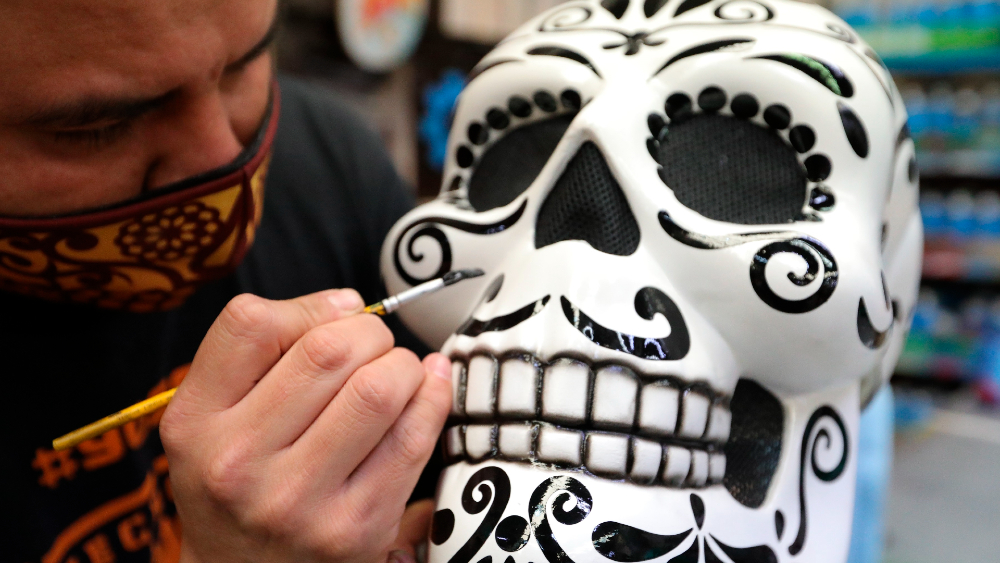 Día de Muertos resiste y coexiste en México con celebración de Halloween - calavera-dia-de-muertos-mexico