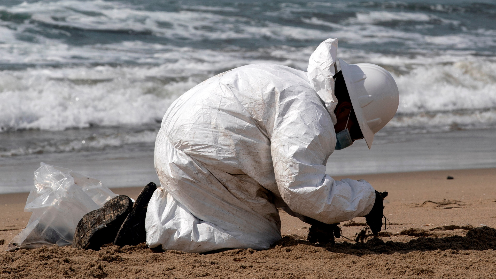 Estados Unidos teme que California tarde años en recuperarse de derrame de crudo - california-derrame-petroleo-playa-vertido