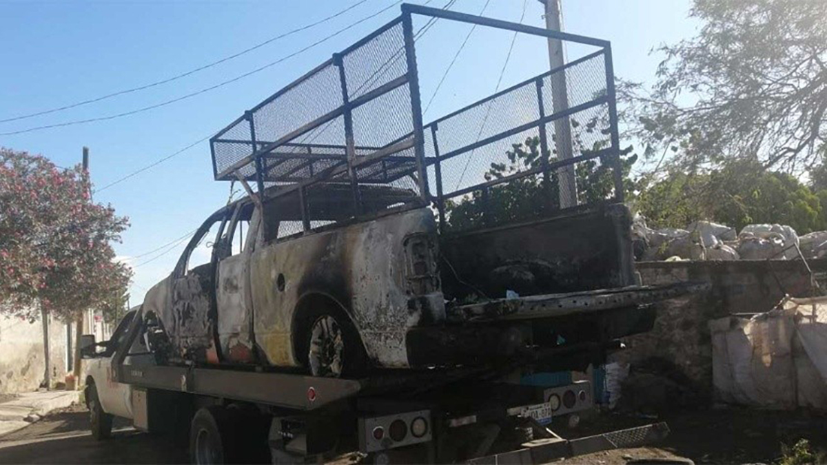 Incendian camioneta en Guanajuato con seis cadáveres dentro