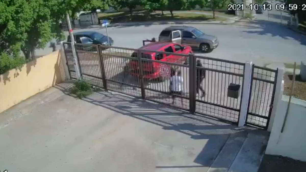 #Video Sujetos armados secuestran a hombre en Cancún