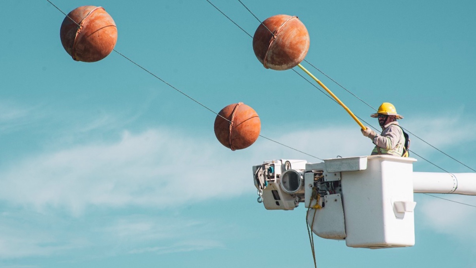 CCE defiende inversiones en el campo eléctrico