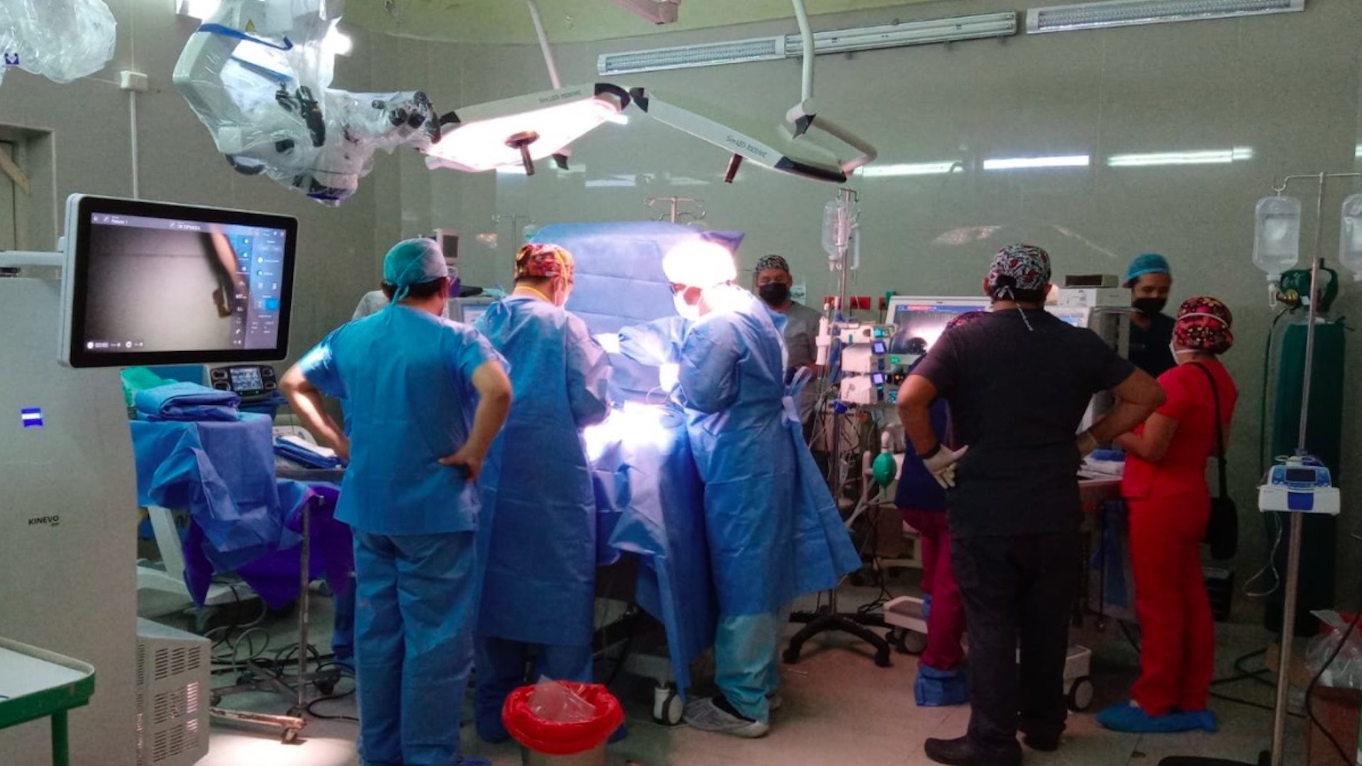 Separan a siameses unidos por la cadera tras 7 horas de cirugía Separan a siameses unidos por la cadera tras 7 horas de cirugía