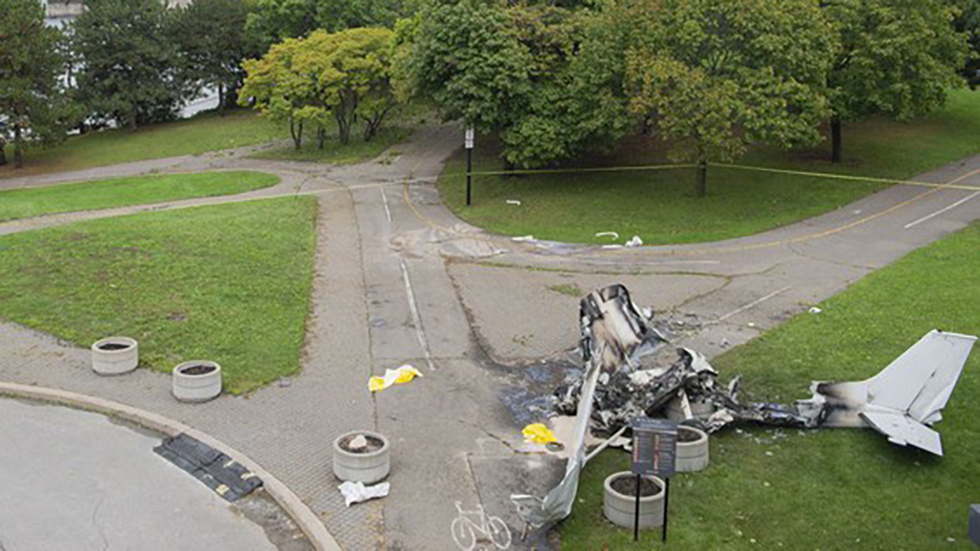 Avión pequeño con pancarta de “¿quieres casarte conmigo?” se desploma en Canadá; hay un muerto Avión pequeño con pancarta de “¿quieres casarte conmigo?” se desploma en Canadá; hay un muerto