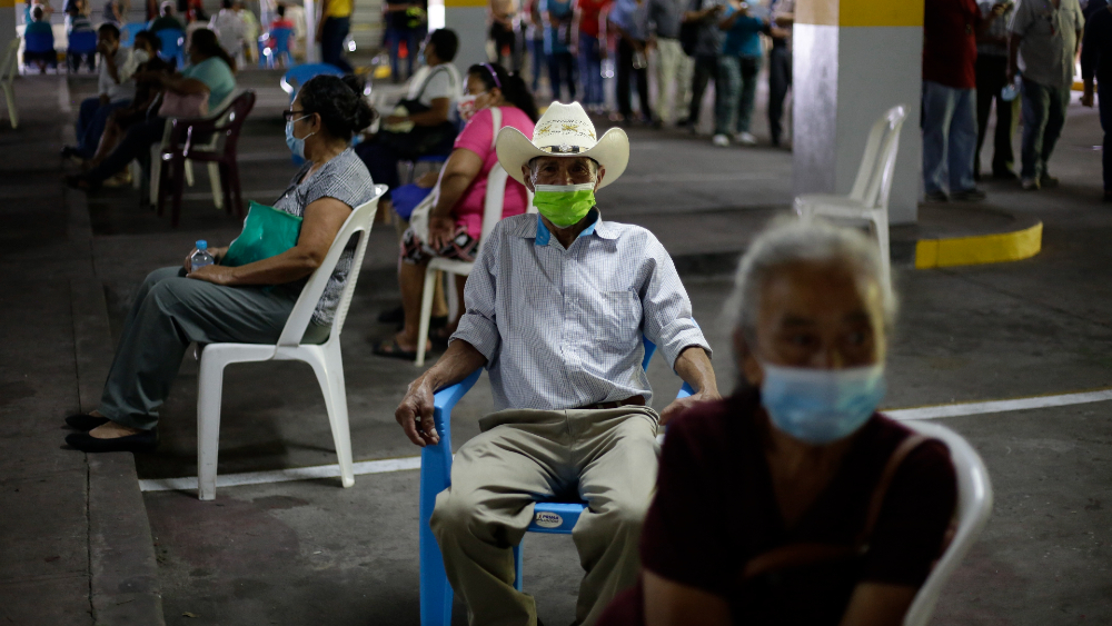 Más de 61 mil salvadoreños reciben tercera dosis contra COVID-19