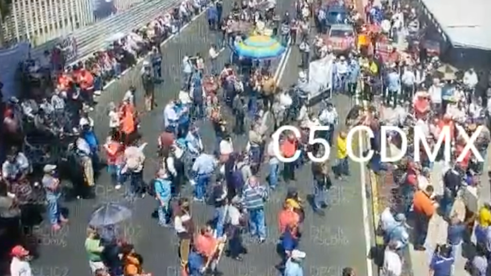 Integrantes del SME se manifiestan en San Lázaro por Reforma Eléctrica