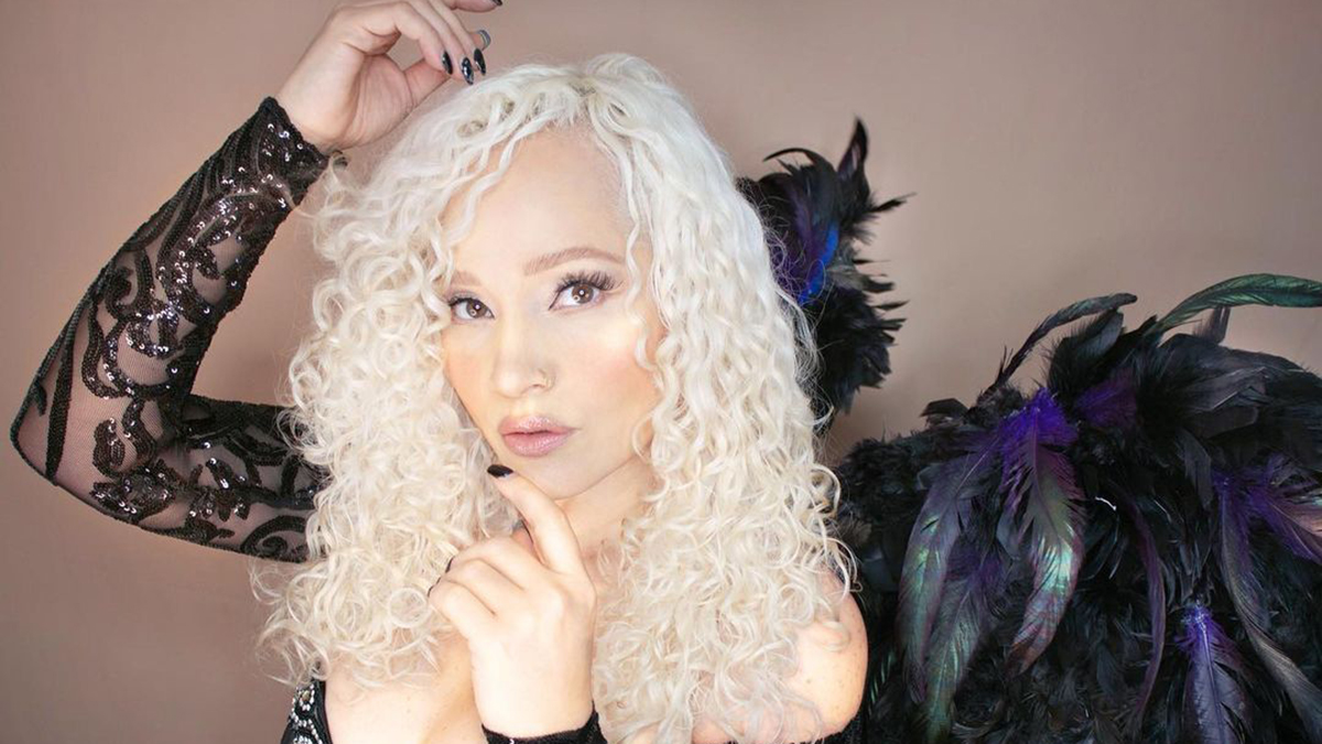 #Video Asaltan con violencia a la cantante Erika Alcocer y su familia; les robaron celulares y auto