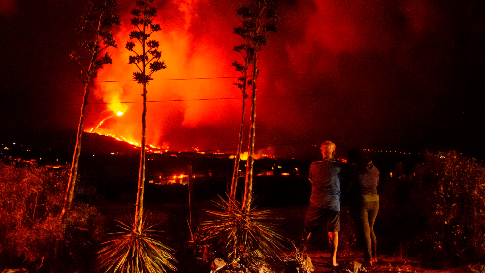 España: Volcán de La Palma sigue rugiendo mientras sube sismicidad
