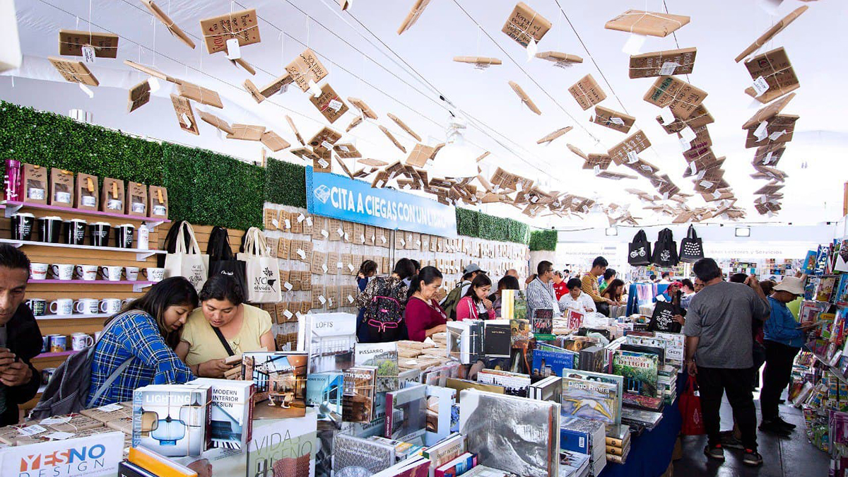 Feria del Libro del Zócalo reinaugura la vida cultural de la Ciudad de México