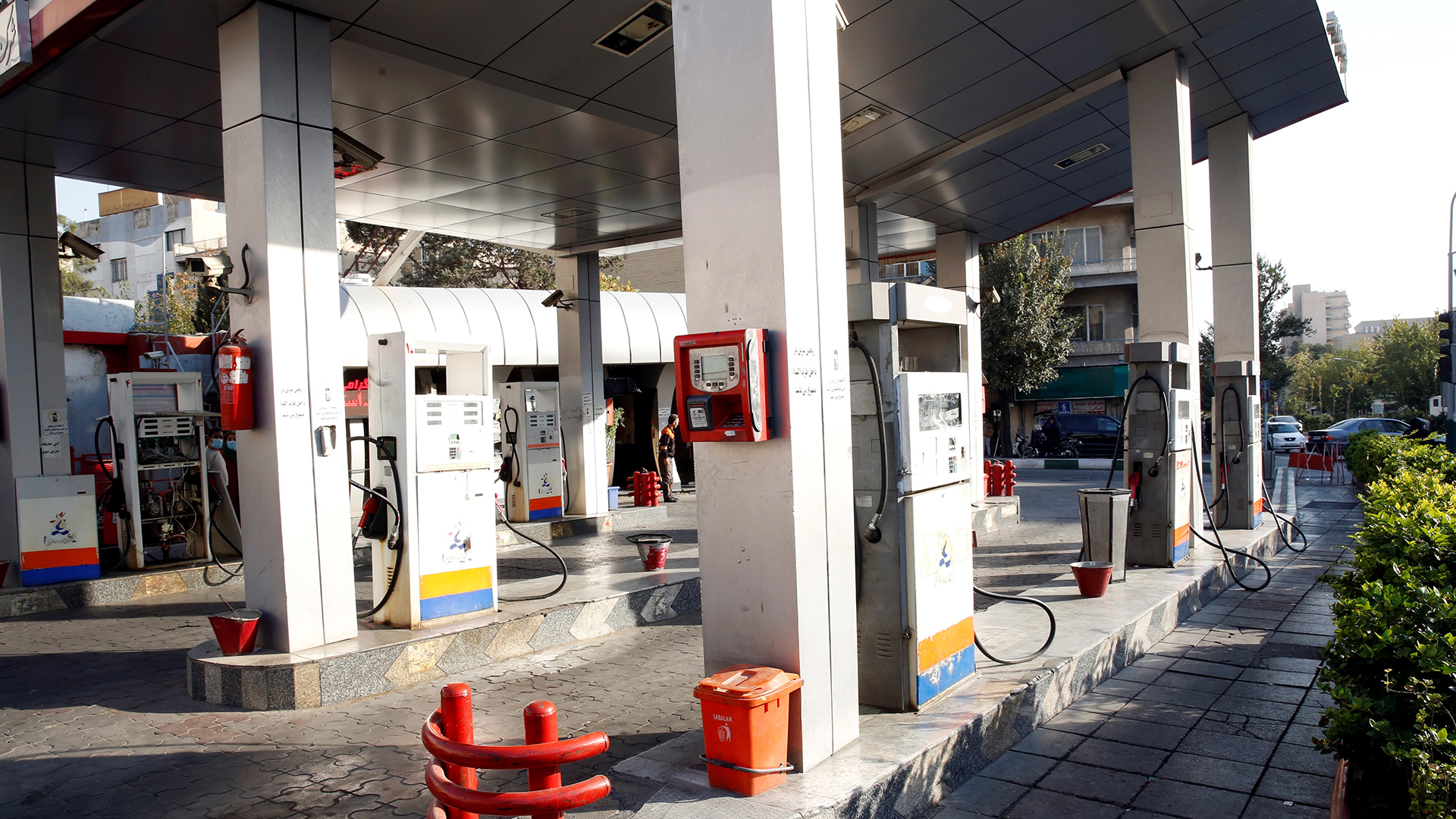 Ataque cibernético inhabilita gasolineras en Irán