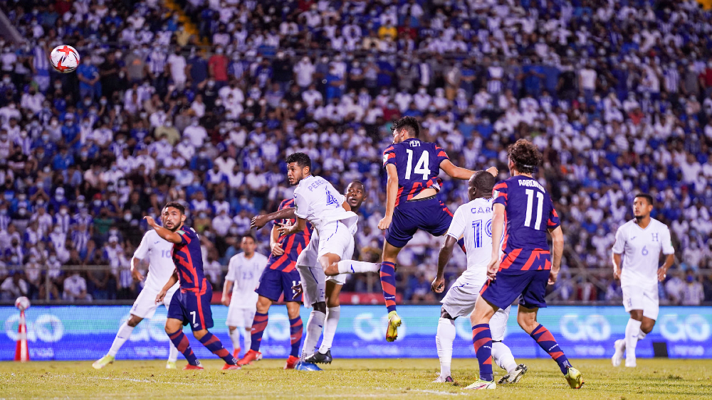 FIFA sanciona a Honduras por discriminación en juego contra EE.UU.