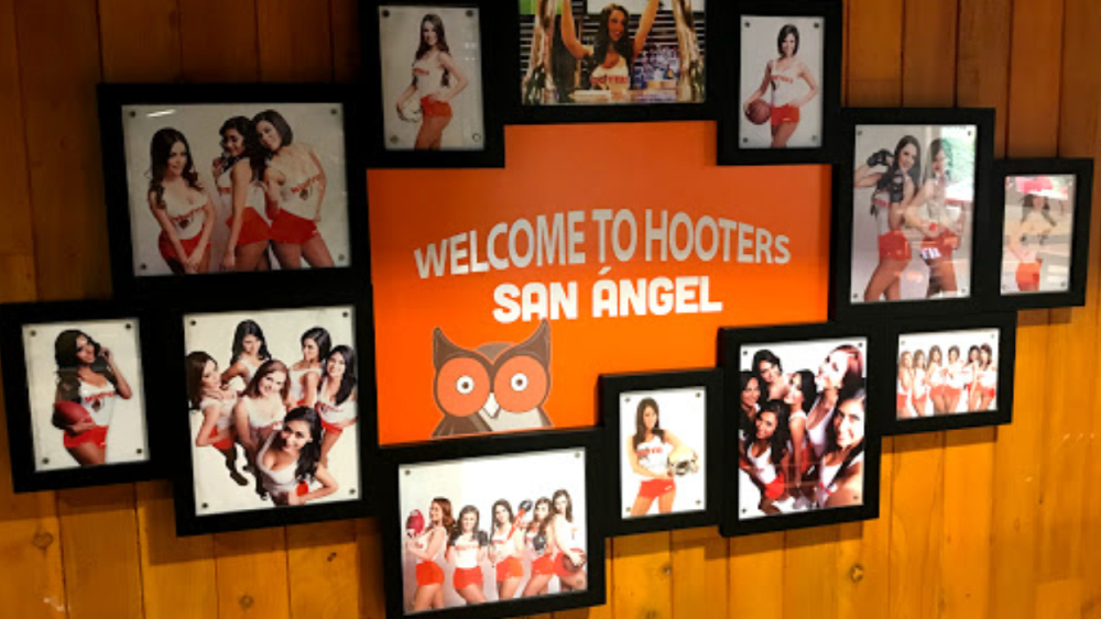 Hooters México asegura que no hará cambios en uniforme de empleadas