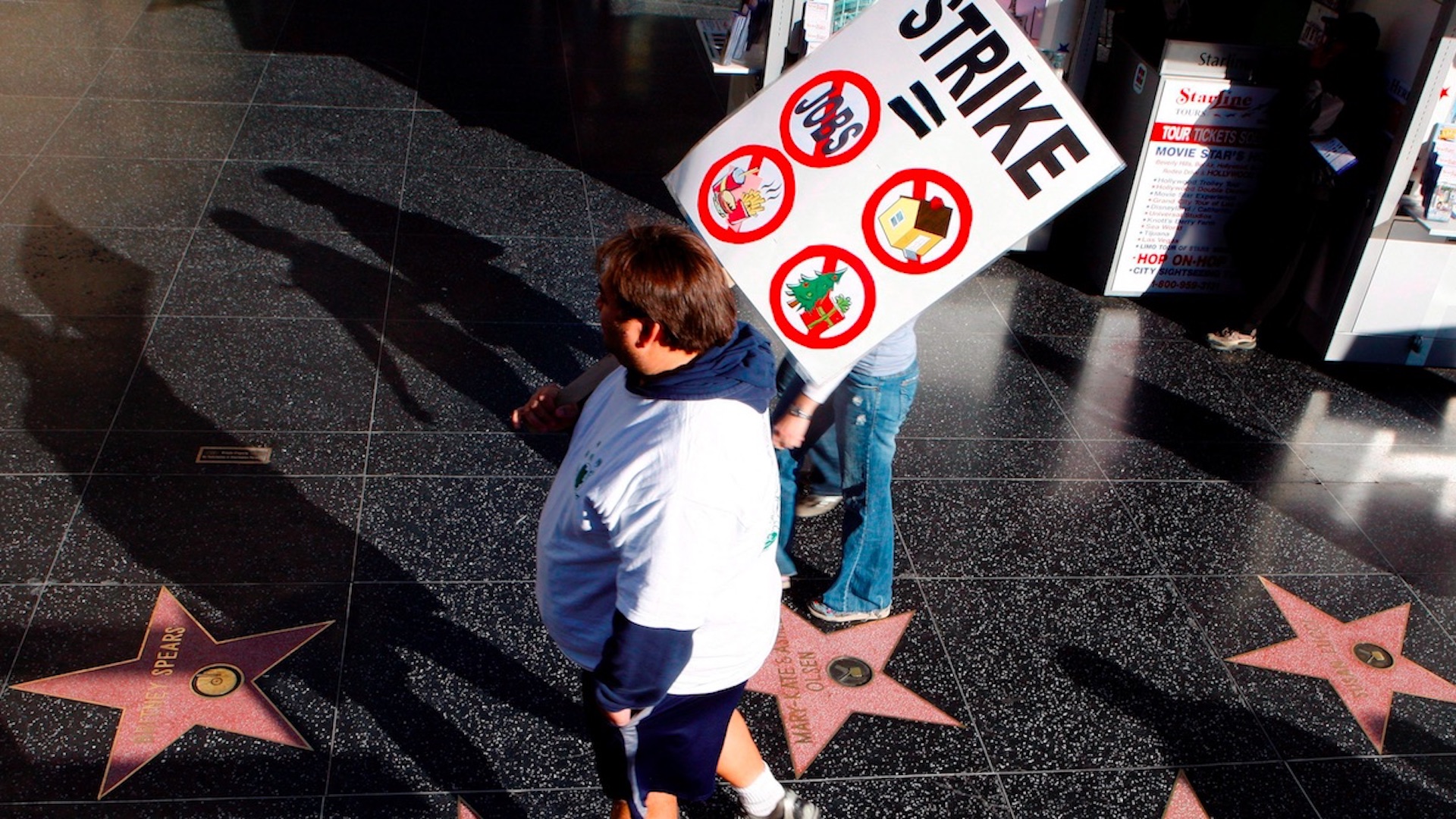 Hollywood aumenta salarios para evitar huelga