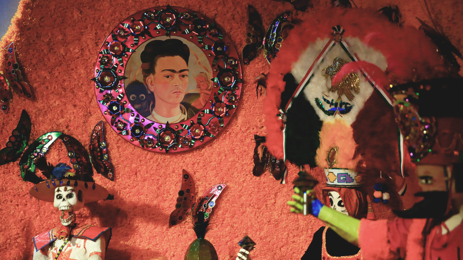 Museo Dolores Olmedo dedica tradicional ofrenda de Día de Muertos a héroes mexicanos - imagen-de-frida-kahlo-en-ofrenda-del-museo-dolores-olmedo