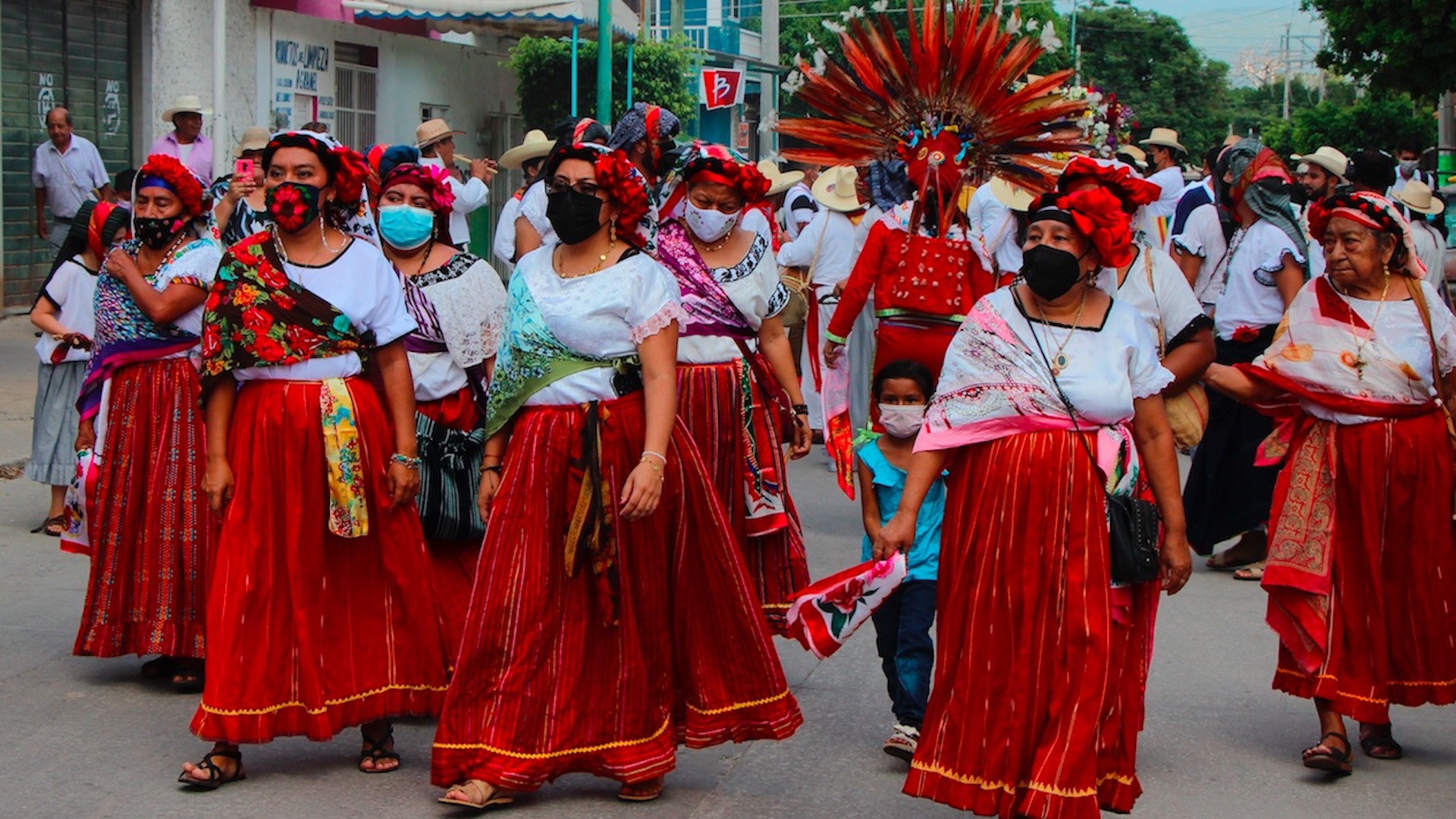 Realizan tradicional procesión de vírgenes en Chiapas