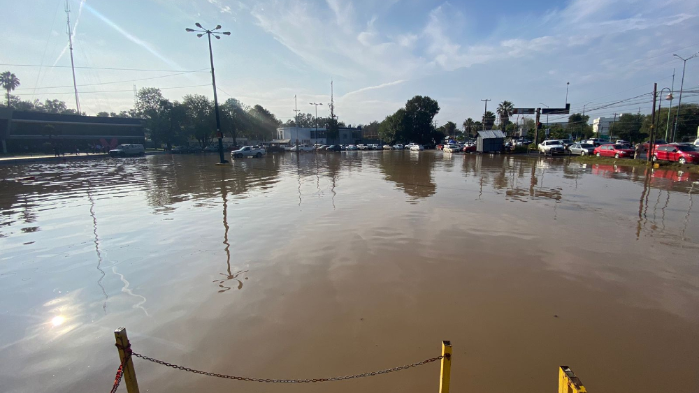 Lluvia deja varias vialidades inundadas en Morelia, Michoacán