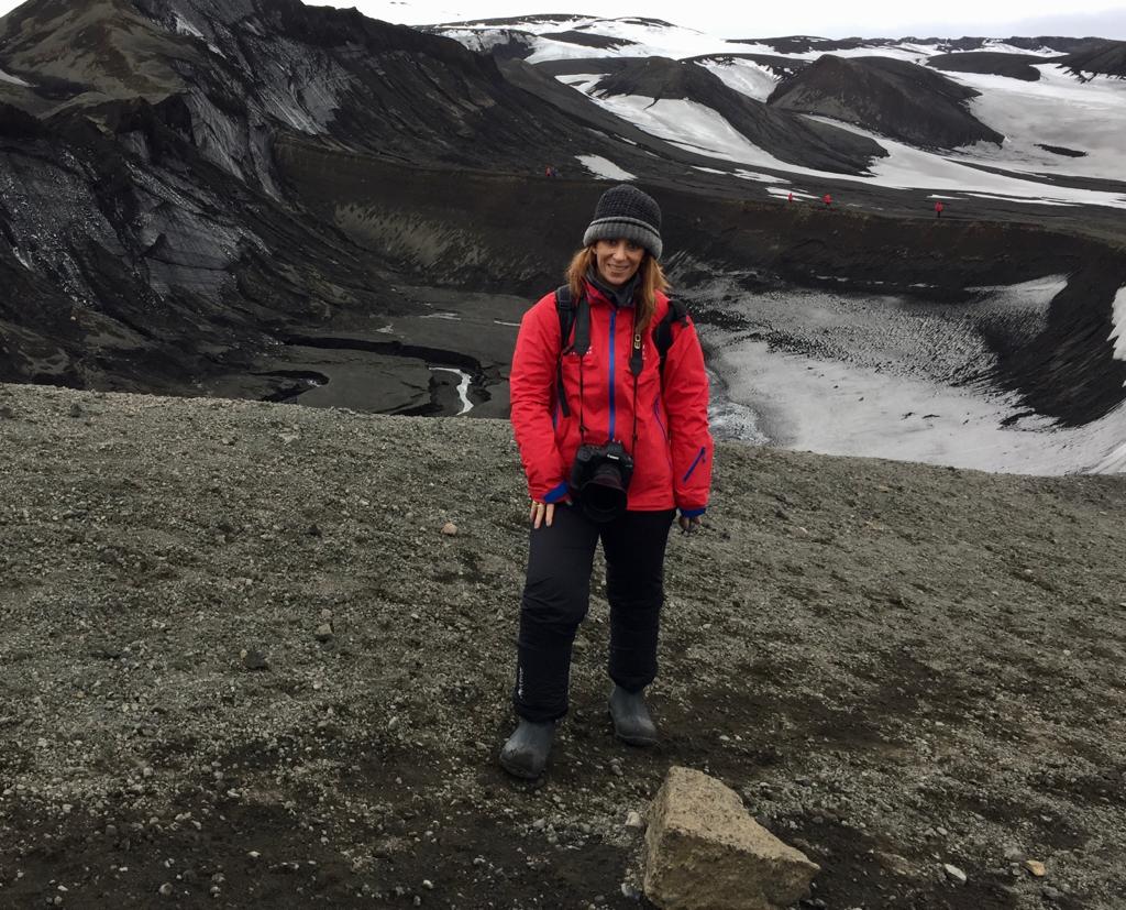 Clavado del oso polar en aguas heladas de la Antártida, por Ivonne Frid - ivonnefrid