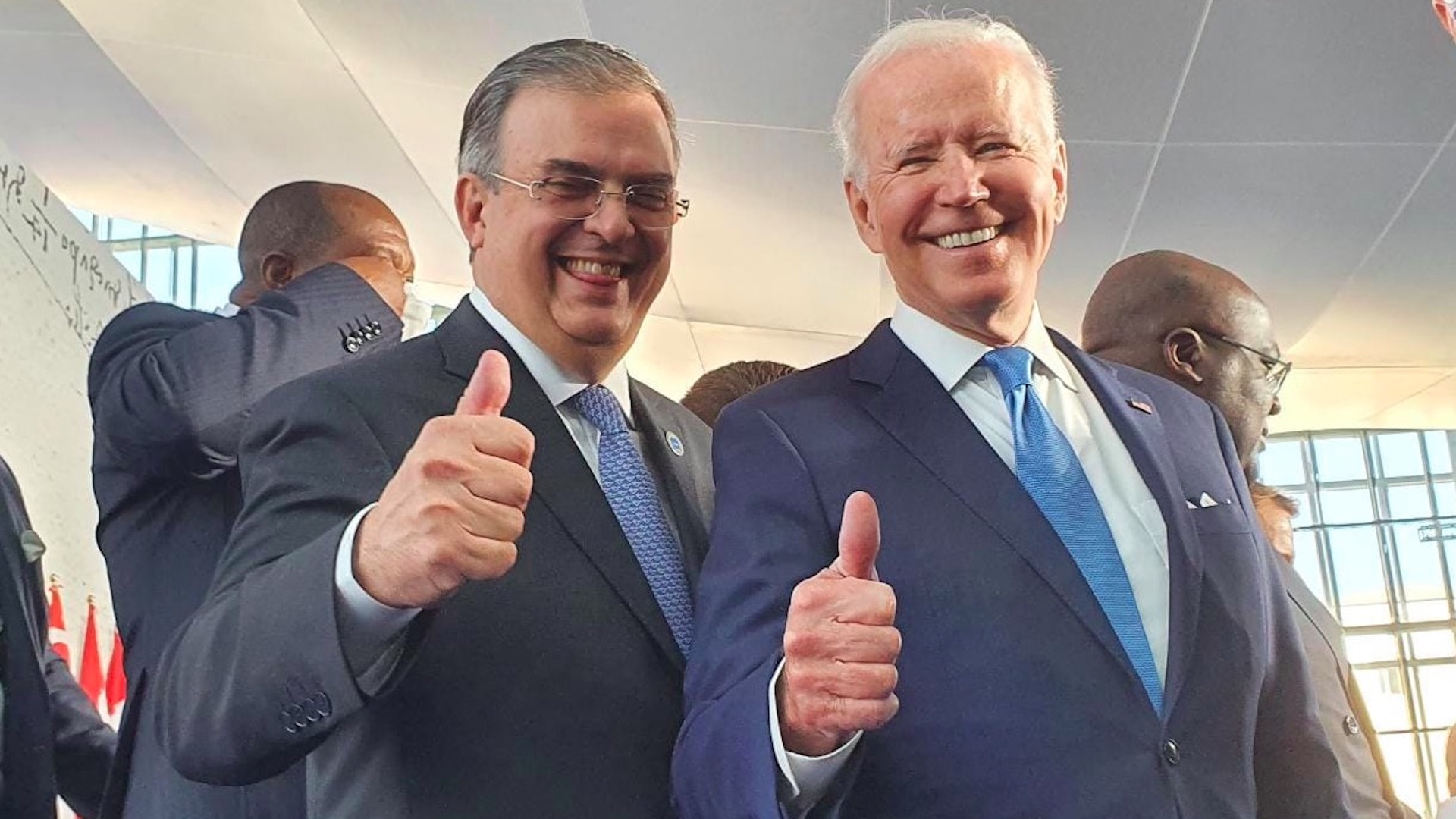 Marcelo Ebrard conversa con Joe Biden en Cumbre del G20