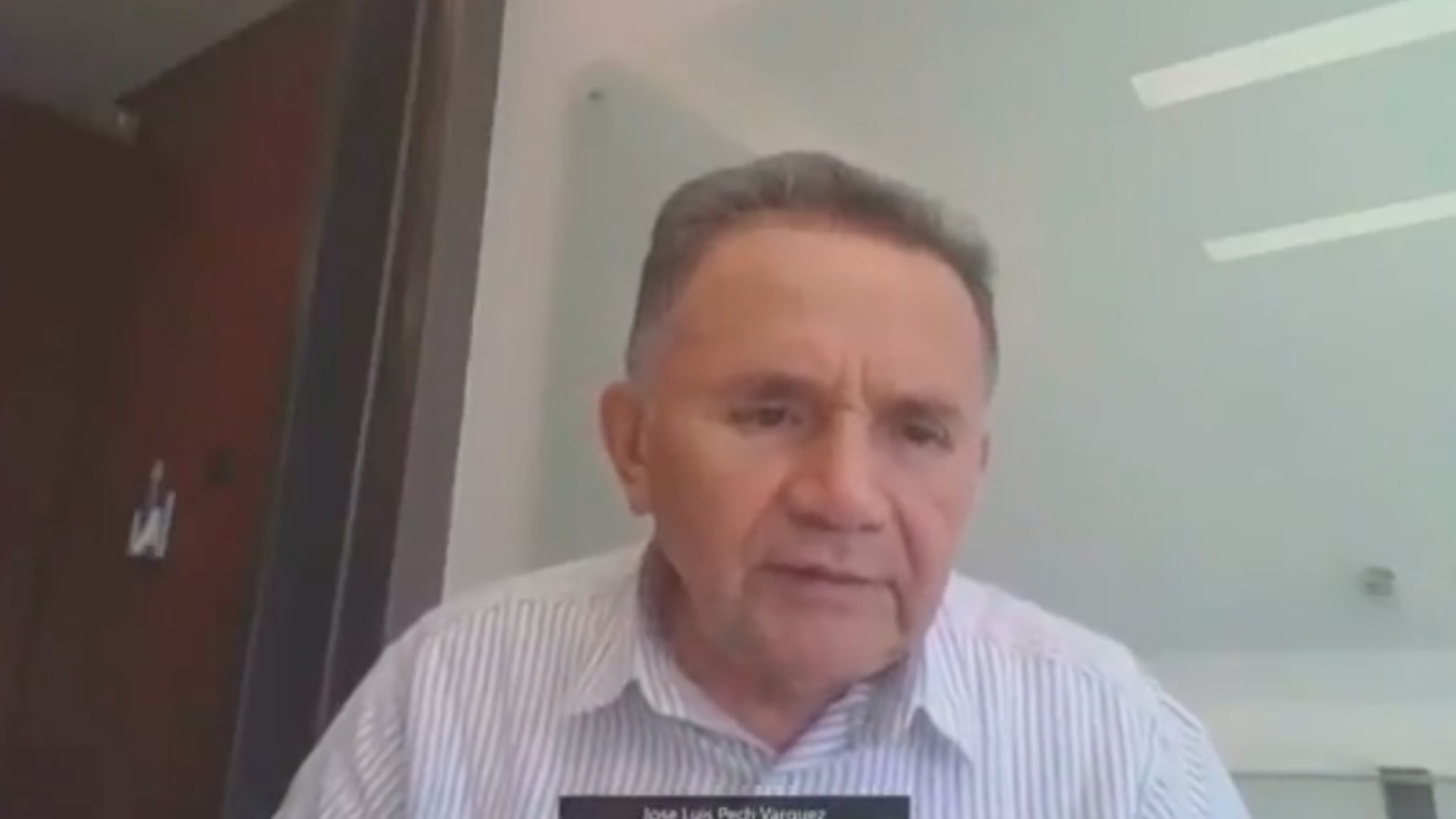 Senador de Morena olvida apagar su micrófono e insulta a Lilly Téllez