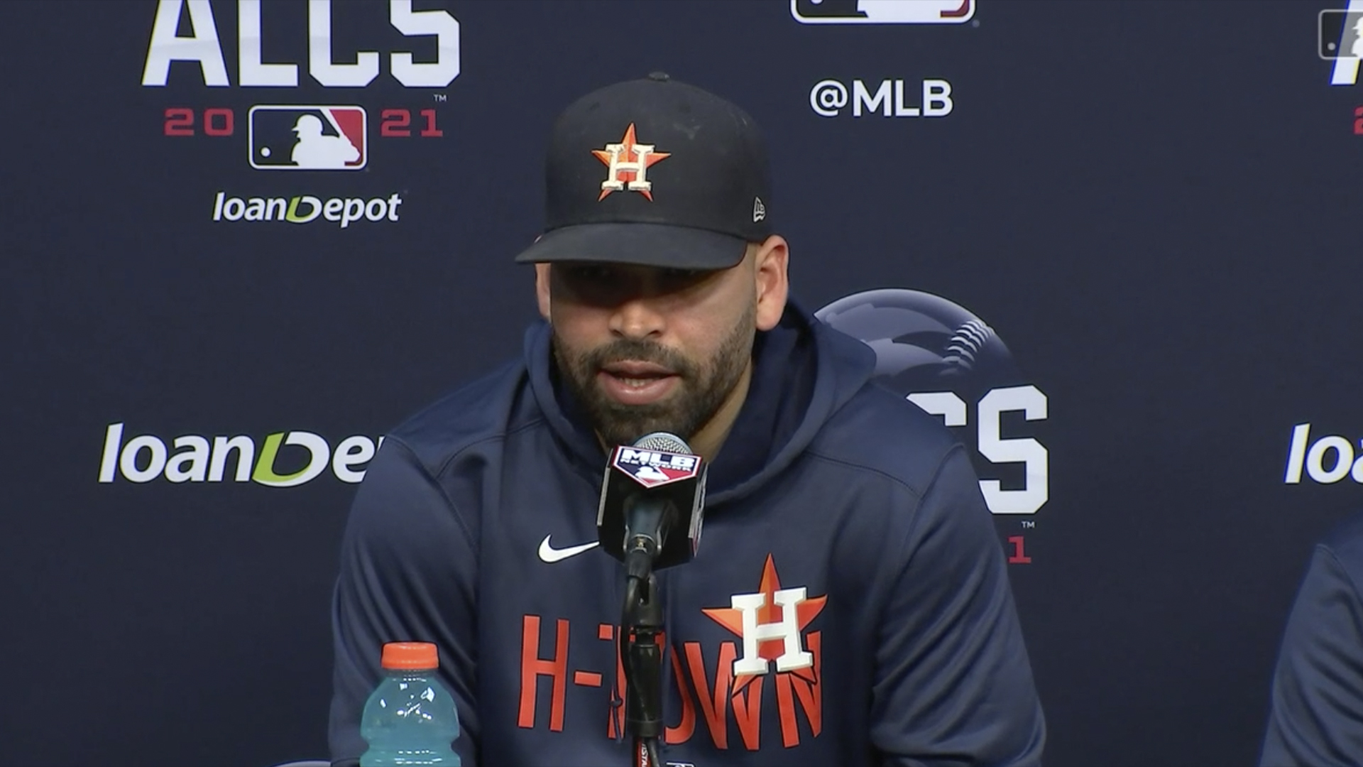 José Urquidy será el abridor de Astros para el tercer juego con Boston