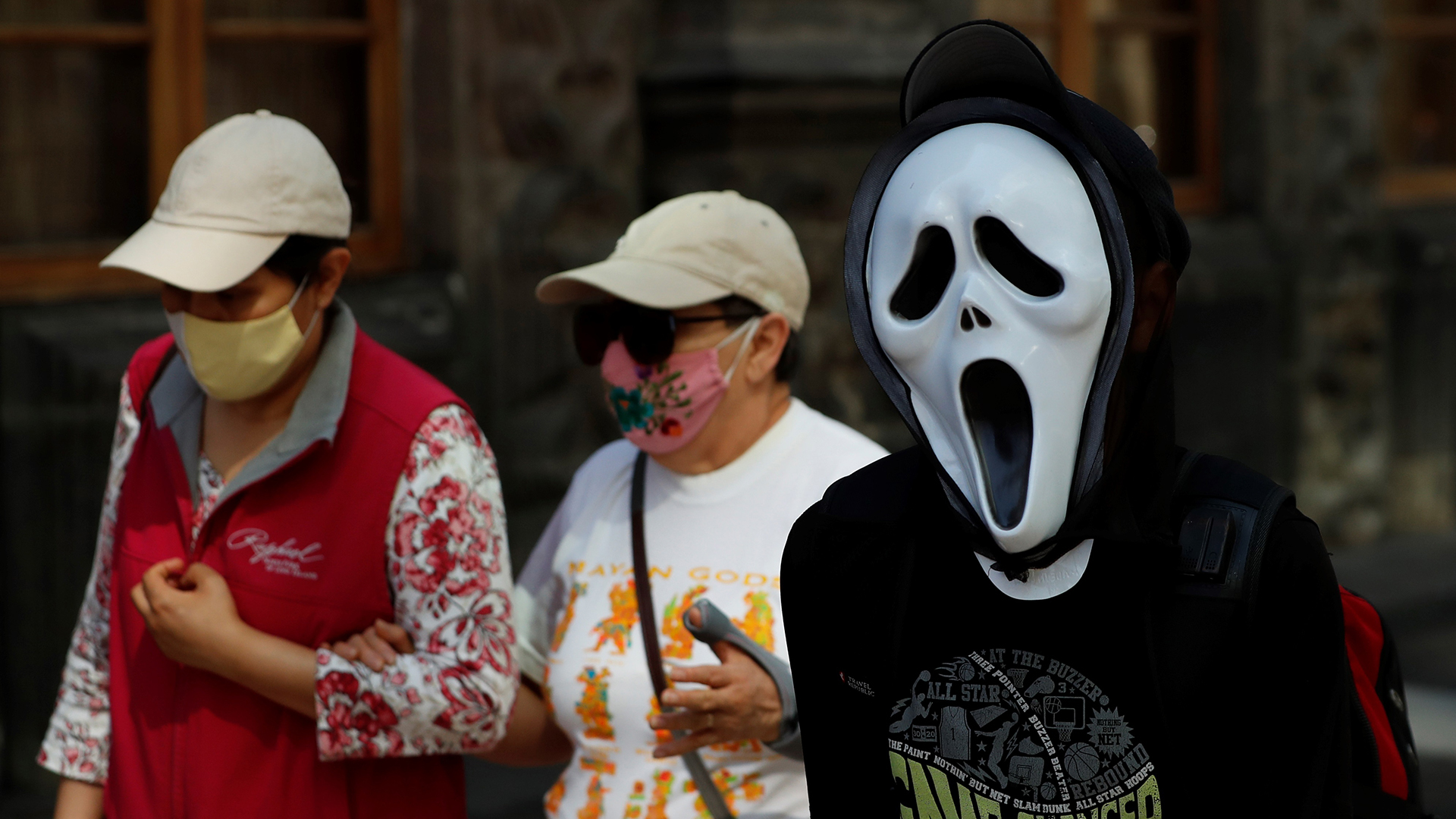 Día de Muertos resiste y coexiste en México con celebración de Halloween