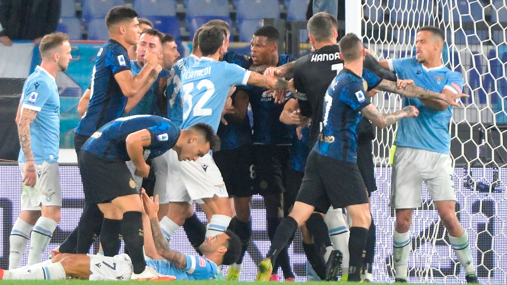 Tremenda pelea en Lazio-Inter, con Lautaro Martínez enfurecido