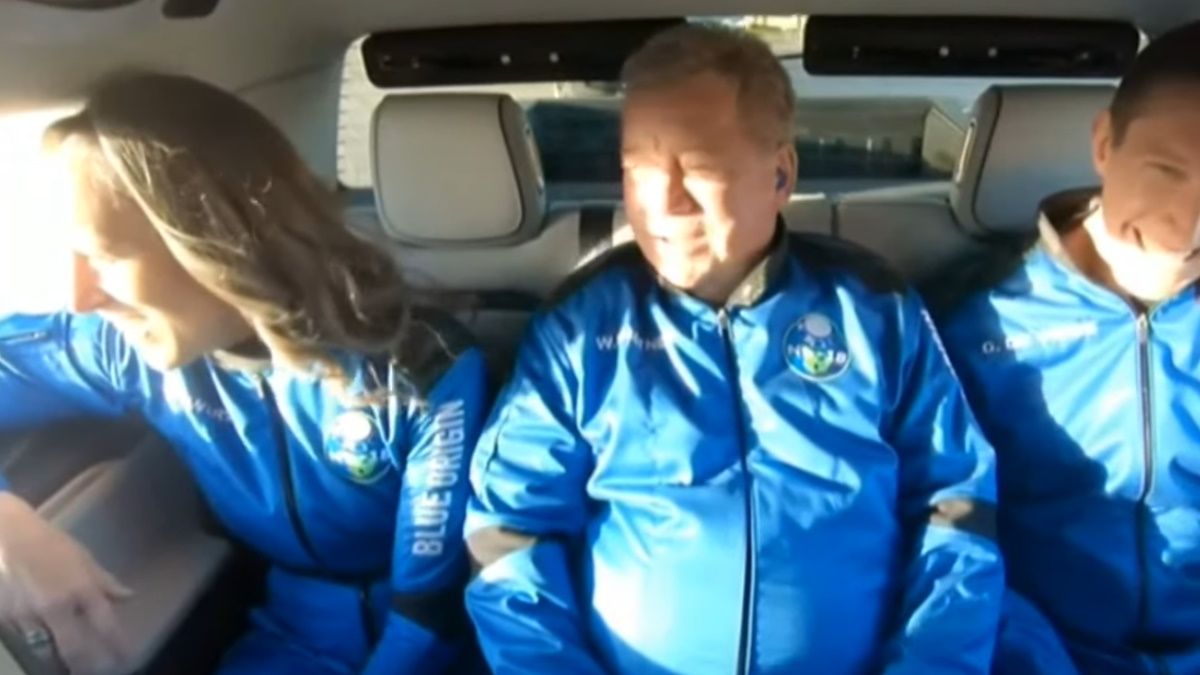 El actor William Shatner es a sus 90 años la persona de más edad en viajar al espacio