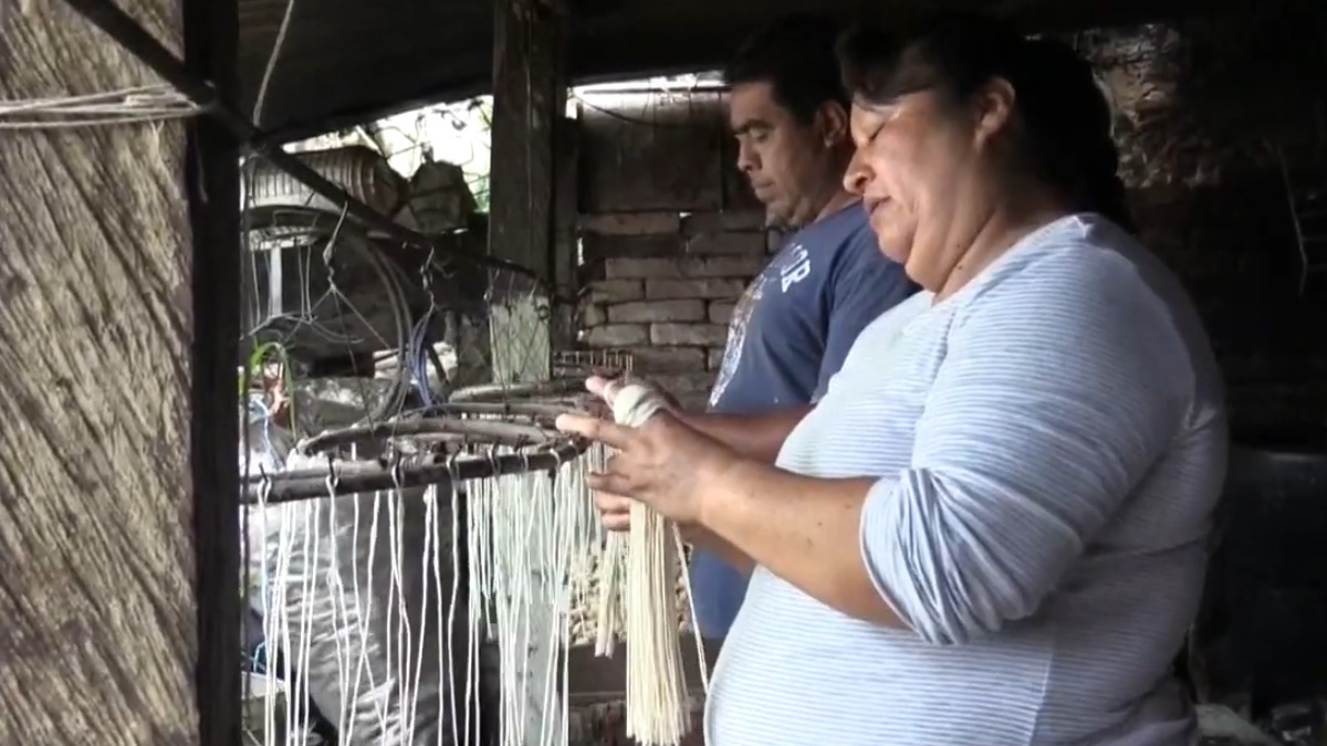 Los Ozuna, una familia con 40 años fabricando velas en Chiapas