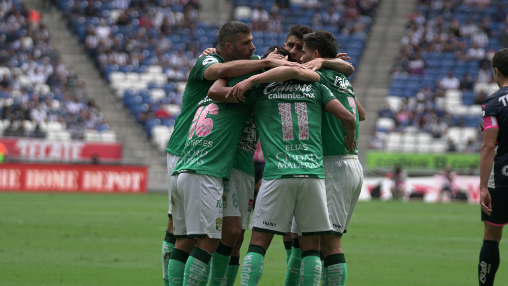 León se reencuentra con la victoria en Monterrey
