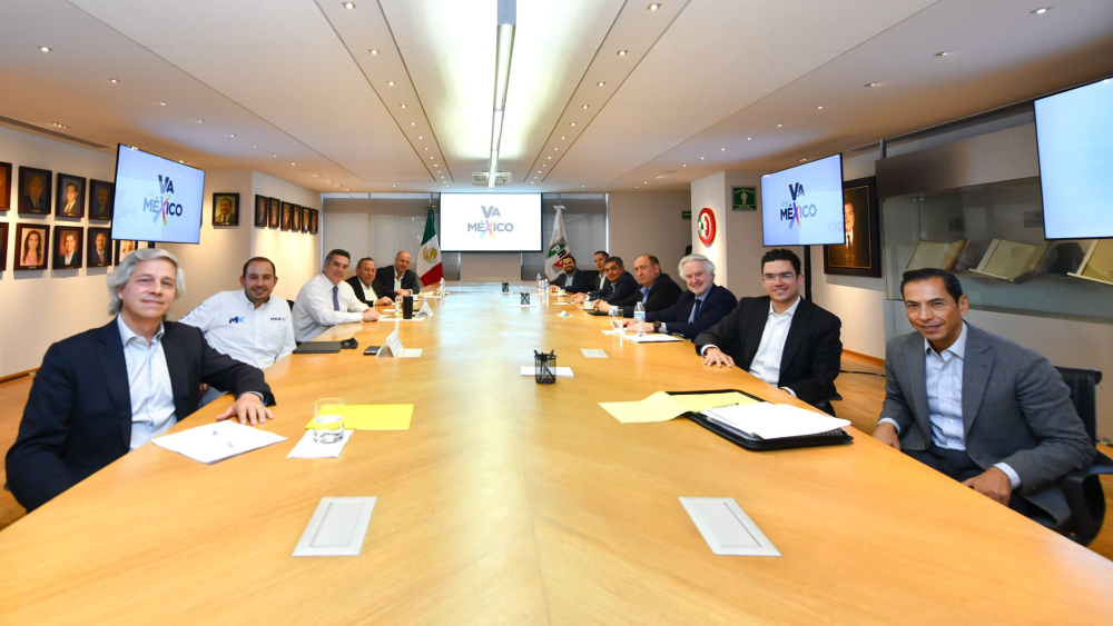 Es promiscuidad política: AMLO sobre foto de líderes de partidos opositores y empresarios